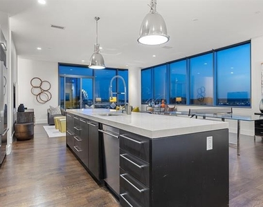 2200 Victory Avenue - Photo Thumbnail 1