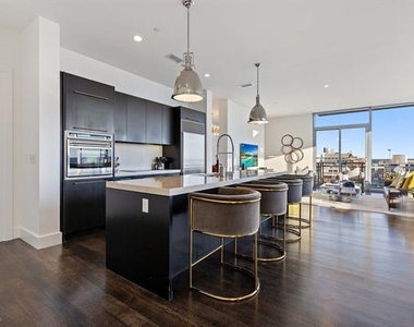 2200 Victory Avenue - Photo Thumbnail 7