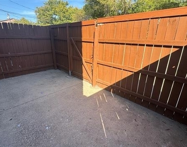3813 Coates Circle - Photo Thumbnail 25