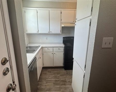 3813 Coates Circle - Photo Thumbnail 2