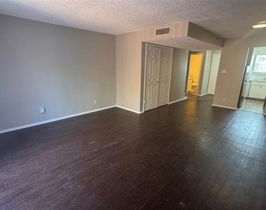 3813 Coates Circle - Photo Thumbnail 8