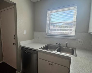 3813 Coates Circle - Photo Thumbnail 3