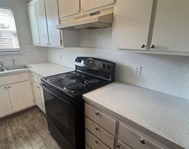 3813 Coates Circle - Photo Thumbnail 4