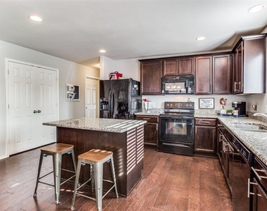 3001 Pinyon Place - Photo Thumbnail 7
