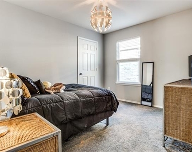 3001 Pinyon Place - Photo Thumbnail 13