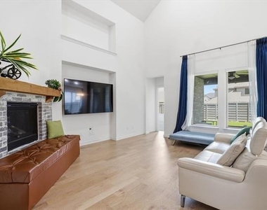 509 Cedarwood Street - Photo Thumbnail 11