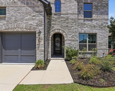 509 Cedarwood Street - Photo Thumbnail 1
