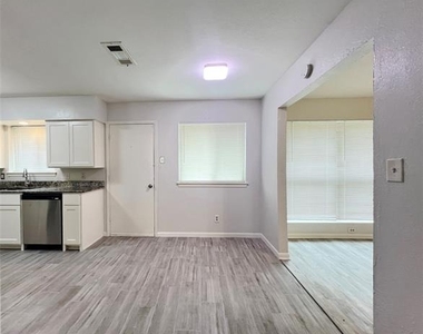 2121 Spanish Trail - Photo Thumbnail 5