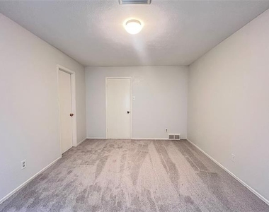 2121 Spanish Trail - Photo Thumbnail 14