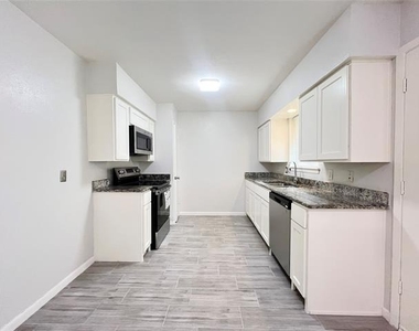 2121 Spanish Trail - Photo Thumbnail 4