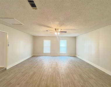 2121 Spanish Trail - Photo Thumbnail 8