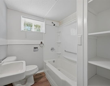 310 S Barrett Avenue - Photo Thumbnail 13