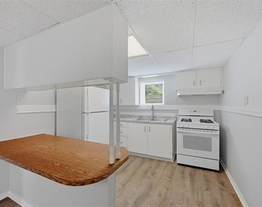310 S Barrett Avenue - Photo Thumbnail 7