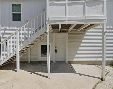 310 S Barrett Avenue - Photo Thumbnail 1