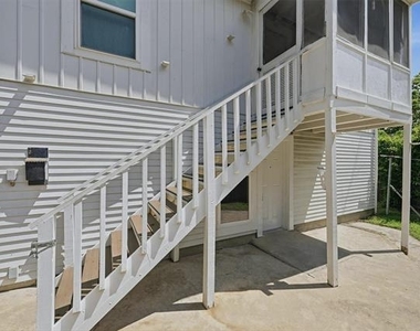 310 S Barrett Avenue - Photo Thumbnail 2