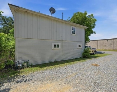 310 S Barrett Avenue - Photo Thumbnail 16