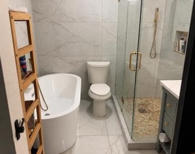2122 Riviera Drive - Photo Thumbnail 4
