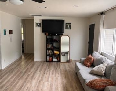 2122 Riviera Drive - Photo Thumbnail 3