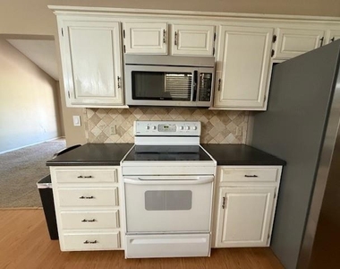 7933 Hearne Drive - Photo Thumbnail 6