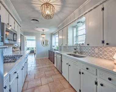 5739 Banting Way - Photo Thumbnail 2