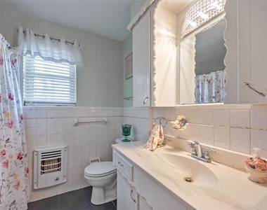 5739 Banting Way - Photo Thumbnail 10