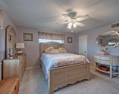 5739 Banting Way - Photo Thumbnail 12