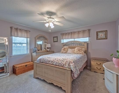 5739 Banting Way - Photo Thumbnail 11