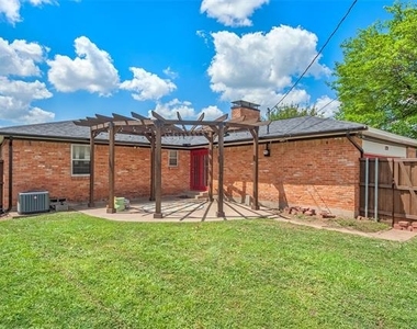 5739 Banting Way - Photo Thumbnail 14