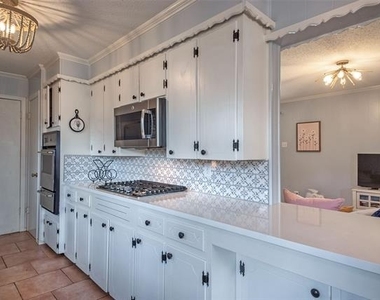 5739 Banting Way - Photo Thumbnail 1