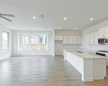 3104 Palmetto Place - Photo Thumbnail 6