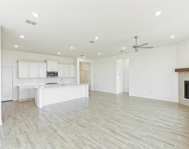 3104 Palmetto Place - Photo Thumbnail 9
