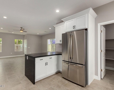 2336 E Harvard Street - Photo Thumbnail 4