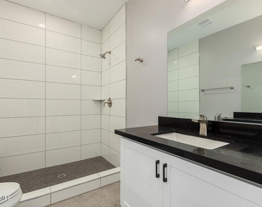 2336 E Harvard Street - Photo Thumbnail 9