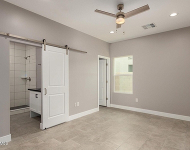 2336 E Harvard Street - Photo Thumbnail 7