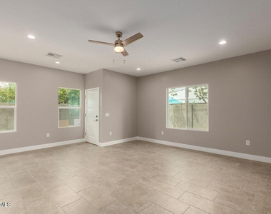 2336 E Harvard Street - Photo Thumbnail 6