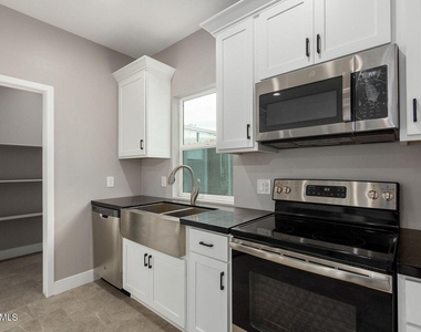 2336 E Harvard Street - Photo Thumbnail 3