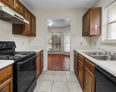 713 Penn Place - Photo Thumbnail 7