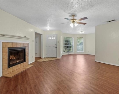 713 Penn Place - Photo Thumbnail 2