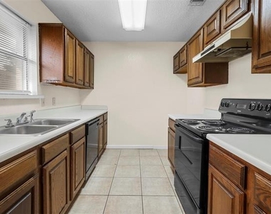 713 Penn Place - Photo Thumbnail 6