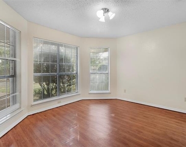 713 Penn Place - Photo Thumbnail 4