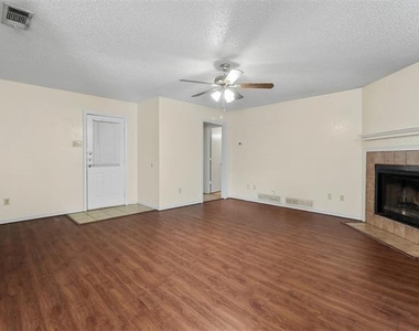 713 Penn Place - Photo Thumbnail 5