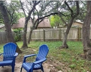 1604 Texas Oak Way - Photo Thumbnail 4