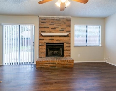 2239 Turf Club Drive - Photo Thumbnail 9