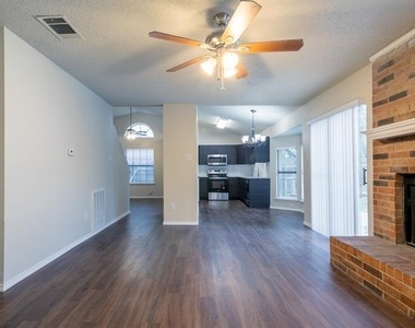 2239 Turf Club Drive - Photo Thumbnail 10