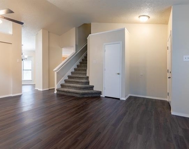 2239 Turf Club Drive - Photo Thumbnail 5