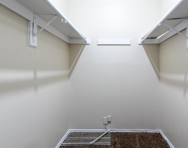 2239 Turf Club Drive - Photo Thumbnail 17