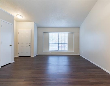 2239 Turf Club Drive - Photo Thumbnail 2