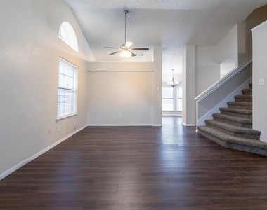 2239 Turf Club Drive - Photo Thumbnail 4