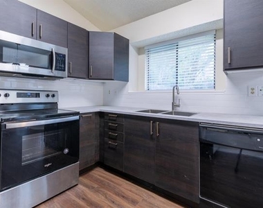 2239 Turf Club Drive - Photo Thumbnail 7