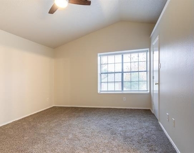2239 Turf Club Drive - Photo Thumbnail 19